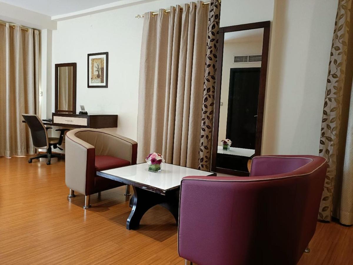 Manhattan Avenue Hotel Дубай Экстерьер фото